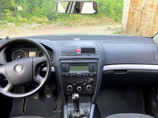 Сірий Шкода Октавія, об'ємом двигуна 1.6 л та пробігом 250 тис. км за 4000 $, фото 4 на Automoto.ua