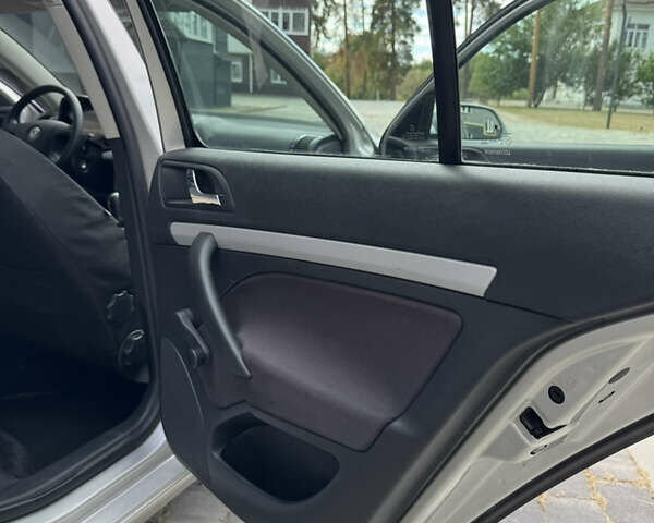 Шкода Октавия 2006 в Ахтырке на Automoto.ua Серый Шкода Октавия, объемом двигателя 1.6 л и пробегом 139 тыс. км за 6900 $, фото 20 на Automoto.ua