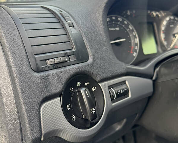 Шкода Октавия 2006 в Львове на Automoto.ua Серый Шкода Октавия, объемом двигателя 1.6 л и пробегом 198 тыс. км за 5890 $, фото 26 на Automoto.ua