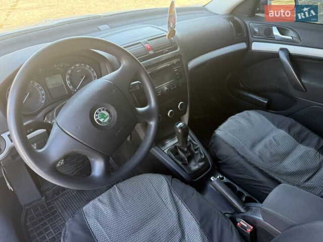 Серый Шкода Октавия, объемом двигателя 1.6 л и пробегом 170 тыс. км за 6999 $, фото 39 на Automoto.ua