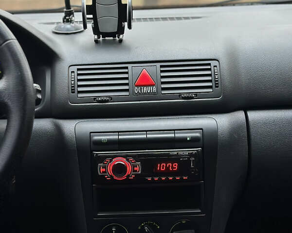 Сірий Шкода Октавія, об'ємом двигуна 1.6 л та пробігом 243 тис. км за 4250 $, фото 16 на Automoto.ua