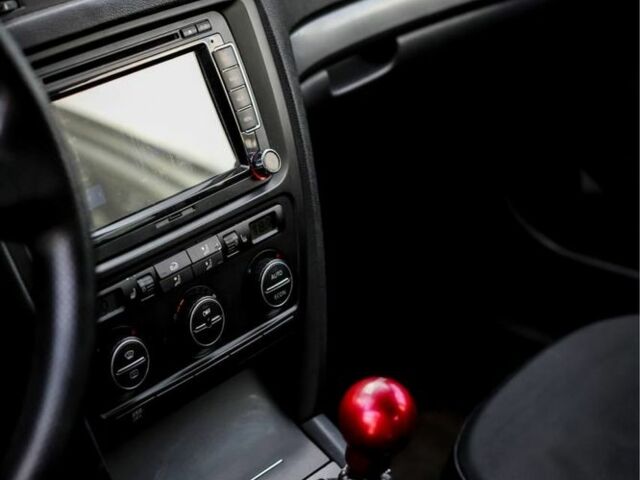 Сірий Шкода Октавія, об'ємом двигуна 2 л та пробігом 275 тис. км за 6800 $, фото 5 на Automoto.ua