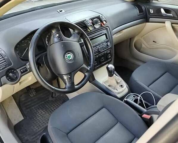 Шкода Октавия 2006 в Тячеве на Automoto.ua Серый Шкода Октавия, объемом двигателя 1.9 л и пробегом 300 тыс. км за 2950 $, фото 2 на Automoto.ua