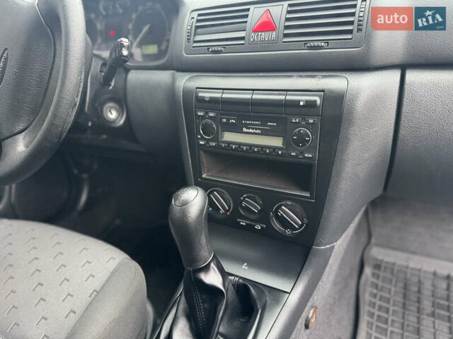 Сірий Шкода Октавія, об'ємом двигуна 1.6 л та пробігом 261 тис. км за 4800 $, фото 13 на Automoto.ua