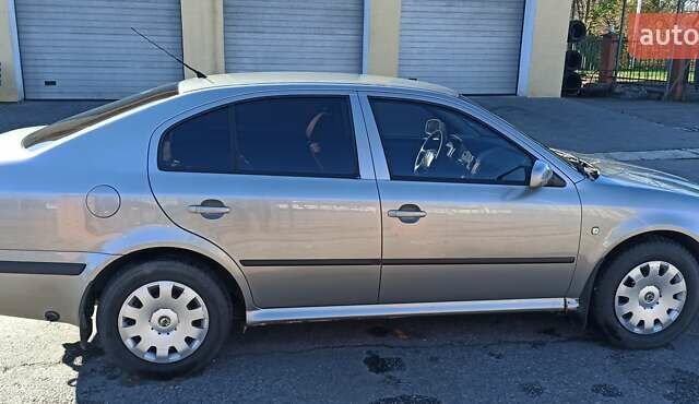 Серый Шкода Октавия, объемом двигателя 1.6 л и пробегом 246 тыс. км за 4500 $, фото 3 на Automoto.ua