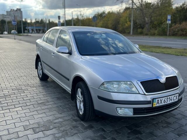Сірий Шкода Октавія, об'ємом двигуна 2 л та пробігом 381 тис. км за 4900 $, фото 1 на Automoto.ua