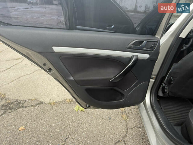 Серый Шкода Октавия, объемом двигателя 1.6 л и пробегом 213 тыс. км за 5600 $, фото 14 на Automoto.ua