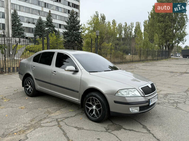 Серый Шкода Октавия, объемом двигателя 1.6 л и пробегом 213 тыс. км за 5600 $, фото 3 на Automoto.ua