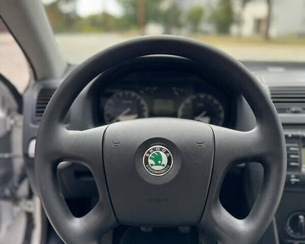 Шкода Октавия 2006 в Ахтырке на Automoto.ua Серый Шкода Октавия, объемом двигателя 1.6 л и пробегом 139 тыс. км за 6900 $, фото 28 на Automoto.ua