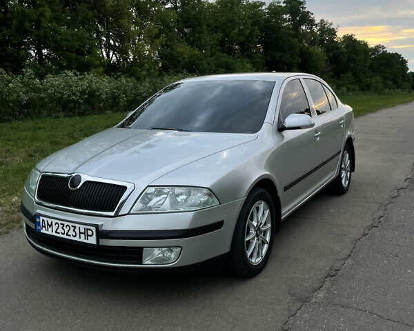 Сірий Шкода Октавія, об'ємом двигуна 2 л та пробігом 302 тис. км за 6100 $, фото 1 на Automoto.ua