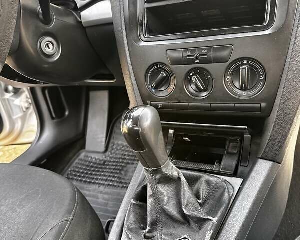 Серый Шкода Октавия, объемом двигателя 1.6 л и пробегом 374 тыс. км за 5900 $, фото 47 на Automoto.ua
