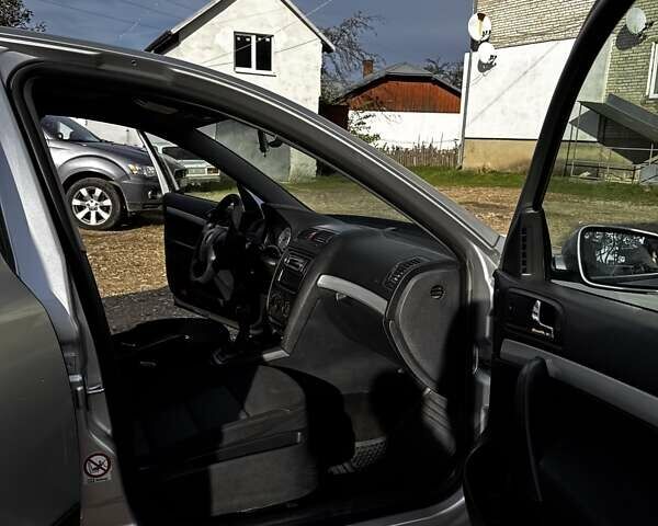 Серый Шкода Октавия, объемом двигателя 1.6 л и пробегом 374 тыс. км за 5900 $, фото 43 на Automoto.ua