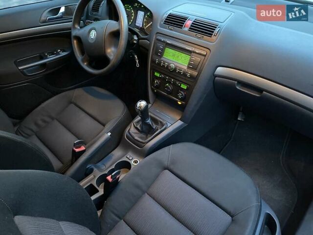 Серый Шкода Октавия, объемом двигателя 1.6 л и пробегом 213 тыс. км за 6300 $, фото 16 на Automoto.ua