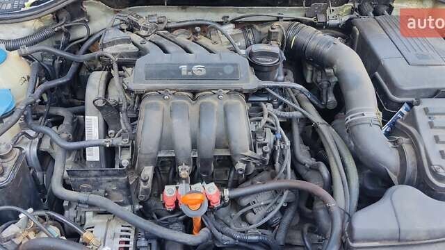 Серый Шкода Октавия, объемом двигателя 1.6 л и пробегом 240 тыс. км за 6500 $, фото 1 на Automoto.ua