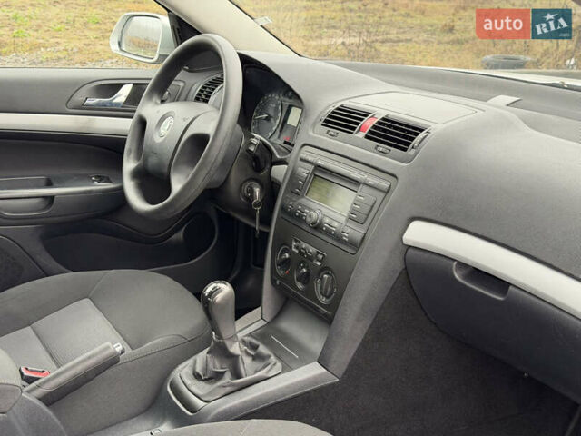 Серый Шкода Октавия, объемом двигателя 1.6 л и пробегом 173 тыс. км за 7199 $, фото 76 на Automoto.ua