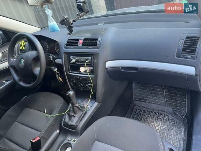 Серый Шкода Октавия, объемом двигателя 1.6 л и пробегом 203 тыс. км за 5500 $, фото 1 на Automoto.ua