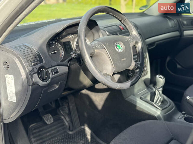 Шкода Октавия 2006 в Львове на Automoto.ua Серый Шкода Октавия, объемом двигателя 1.6 л и пробегом 198 тыс. км за 5890 $, фото 19 на Automoto.ua