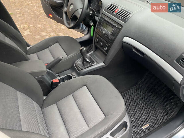 Сірий Шкода Октавія, об'ємом двигуна 1.6 л та пробігом 120 тис. км за 6850 $, фото 24 на Automoto.ua