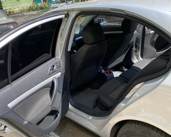 Серый Шкода Октавия, объемом двигателя 1.6 л и пробегом 240 тыс. км за 5100 $, фото 13 на Automoto.ua