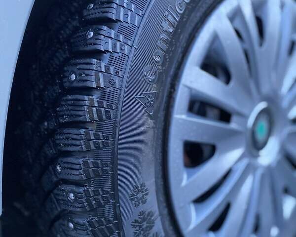 Серый Шкода Октавия, объемом двигателя 1.6 л и пробегом 213 тыс. км за 6300 $, фото 4 на Automoto.ua