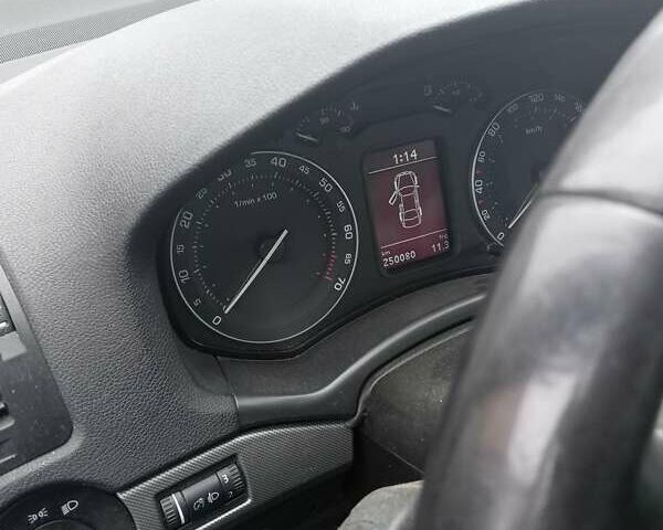Серый Шкода Октавия, объемом двигателя 1.6 л и пробегом 250 тыс. км за 4800 $, фото 7 на Automoto.ua