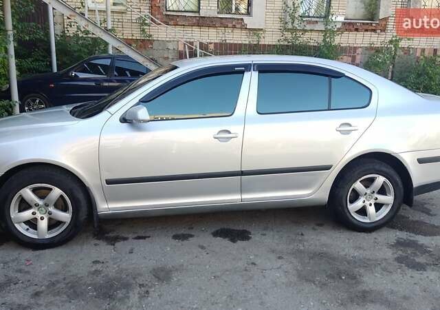 Серый Шкода Октавия, объемом двигателя 1.6 л и пробегом 240 тыс. км за 6500 $, фото 3 на Automoto.ua