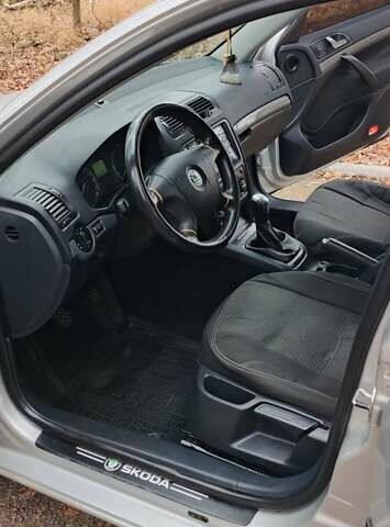 Серый Шкода Октавия, объемом двигателя 2 л и пробегом 362 тыс. км за 4900 $, фото 12 на Automoto.ua