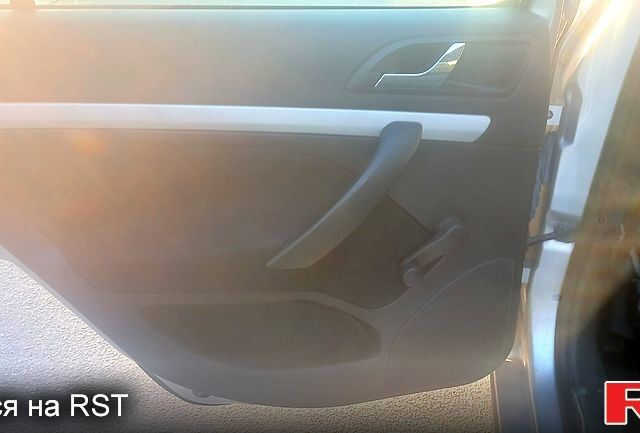 Шкода Октавія 2006 у Кропивницькому (Кіровограді) на Automoto.ua Сірий Шкода Октавія, об'ємом двигуна 1.6 л та пробігом 232 тис. км за 5700 $, фото 4 на Automoto.ua