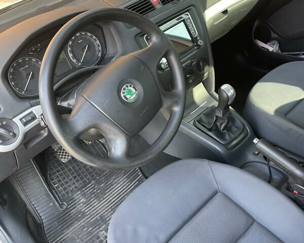 Сірий Шкода Октавія, об'ємом двигуна 2 л та пробігом 302 тис. км за 6100 $, фото 27 на Automoto.ua