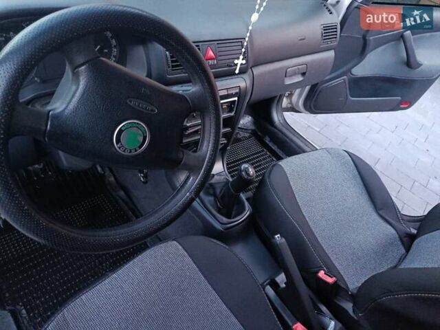 Серый Шкода Октавия, объемом двигателя 1.6 л и пробегом 180 тыс. км за 5200 $, фото 2 на Automoto.ua