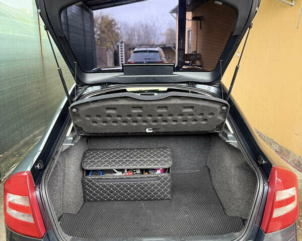 Серый Шкода Октавия, объемом двигателя 1.6 л и пробегом 214 тыс. км за 7000 $, фото 1 на Automoto.ua