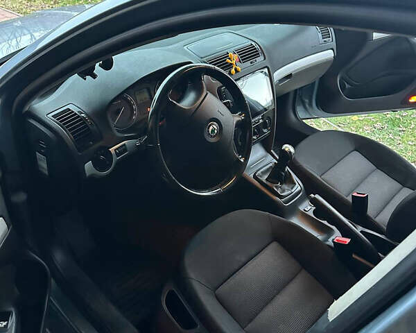 Сірий Шкода Октавія, об'ємом двигуна 1.6 л та пробігом 246 тис. км за 6000 $, фото 9 на Automoto.ua