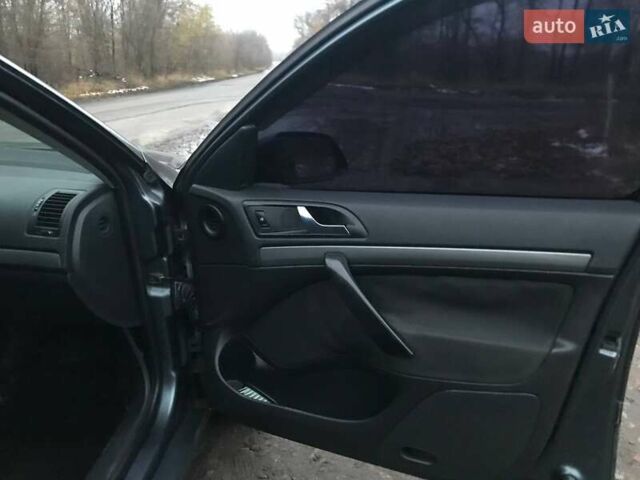 Серый Шкода Октавия, объемом двигателя 0 л и пробегом 300 тыс. км за 6000 $, фото 2 на Automoto.ua