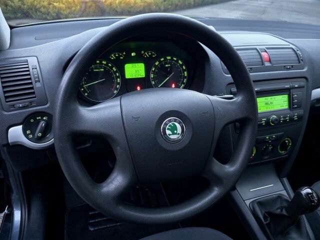 Серый Шкода Октавия, объемом двигателя 1.6 л и пробегом 130 тыс. км за 7300 $, фото 19 на Automoto.ua