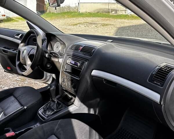 Серый Шкода Октавия, объемом двигателя 1.6 л и пробегом 374 тыс. км за 5900 $, фото 42 на Automoto.ua