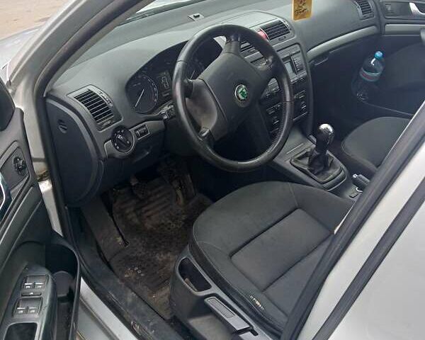 Серый Шкода Октавия, объемом двигателя 1.6 л и пробегом 250 тыс. км за 4800 $, фото 8 на Automoto.ua