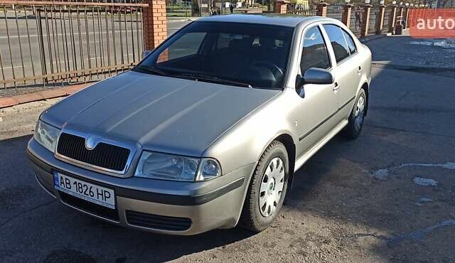 Серый Шкода Октавия, объемом двигателя 1.6 л и пробегом 246 тыс. км за 4500 $, фото 1 на Automoto.ua