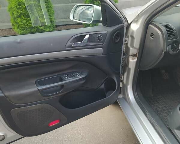 Серый Шкода Октавия, объемом двигателя 1.6 л и пробегом 374 тыс. км за 4700 $, фото 5 на Automoto.ua