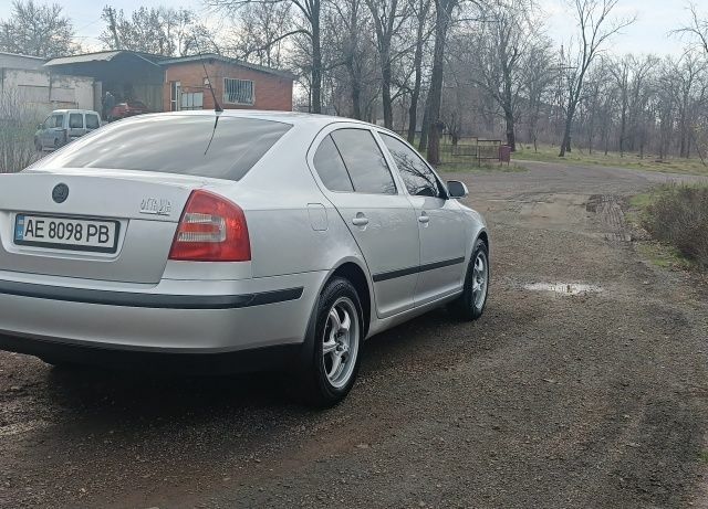 Серый Шкода Октавия, объемом двигателя 1.6 л и пробегом 205 тыс. км за 6500 $, фото 4 на Automoto.ua