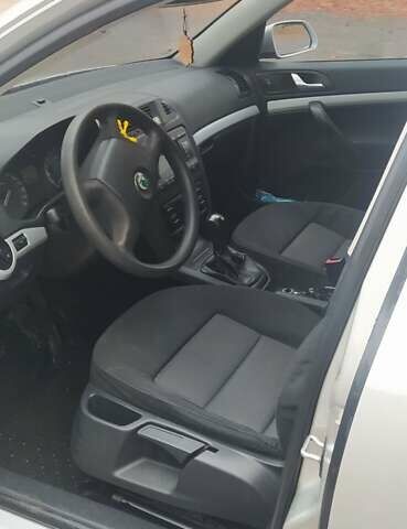 Шкода Октавия 2006 в Чугуеве на Automoto.ua Серый Шкода Октавия, объемом двигателя 1.6 л и пробегом 249 тыс. км за 6700 $, фото 5 на Automoto.ua