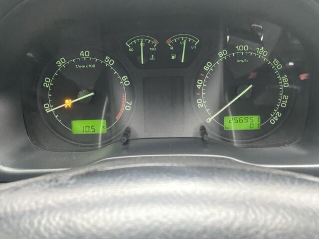 Серый Шкода Октавия, объемом двигателя 2 л и пробегом 250 тыс. км за 4800 $, фото 4 на Automoto.ua