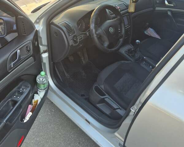 Шкода Октавия 2006 в Кропивницком (Кировограде) на Automoto.ua Серый Шкода Октавия, объемом двигателя 2 л и пробегом 279 тыс. км за 5200 $, фото 4 на Automoto.ua