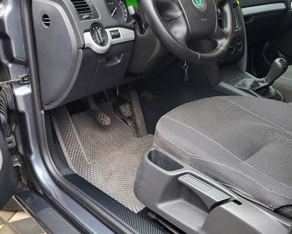 Серый Шкода Октавия, объемом двигателя 1.6 л и пробегом 111 тыс. км за 6000 $, фото 6 на Automoto.ua