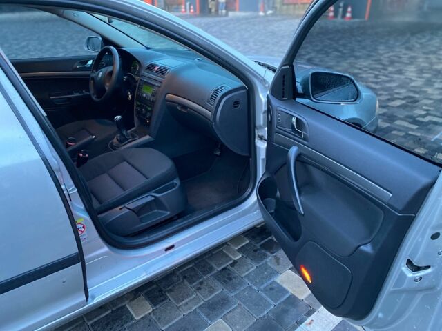 Серый Шкода Октавия, объемом двигателя 1.6 л и пробегом 213 тыс. км за 6300 $, фото 7 на Automoto.ua