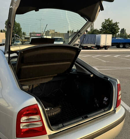 Шкода Октавія 2006 у Києві на Automoto.ua Сірий Шкода Октавія, об'ємом двигуна 1.6 л та пробігом 179 тис. км за 6000 $, фото 4 на Automoto.ua