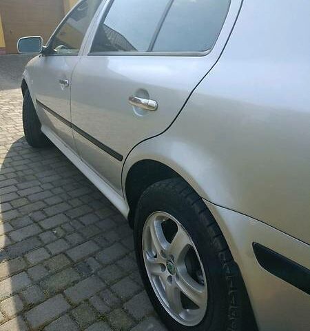 Серый Шкода Октавия, объемом двигателя 2 л и пробегом 296 тыс. км за 4350 $, фото 4 на Automoto.ua