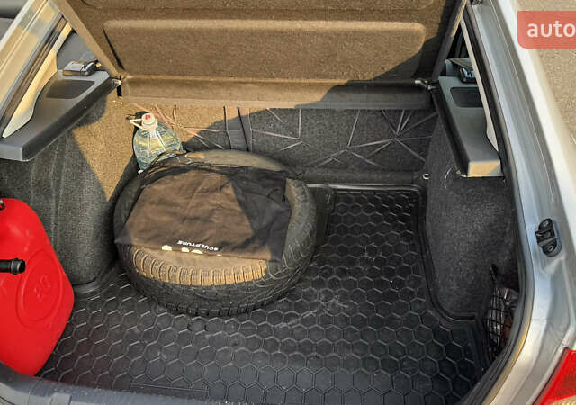 Шкода Октавія 2006 у Києві на Automoto.ua Сірий Шкода Октавія, об'ємом двигуна 1.6 л та пробігом 179 тис. км за 6000 $, фото 23 на Automoto.ua