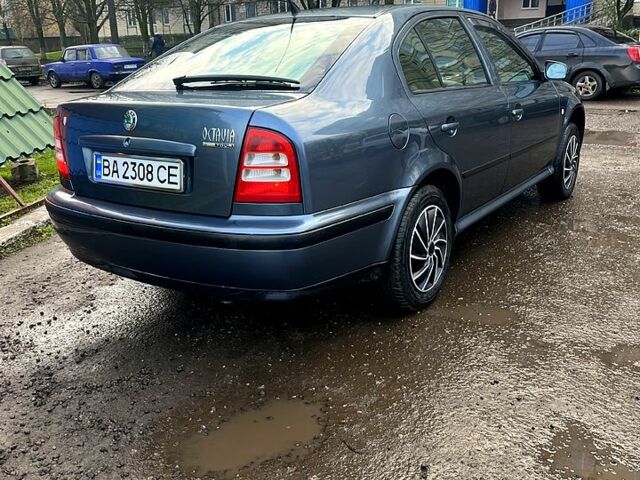 Серый Шкода Октавия, объемом двигателя 1.6 л и пробегом 228 тыс. км за 5500 $, фото 2 на Automoto.ua