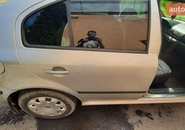 Шкода Октавия 2006 в Львове на Automoto.ua Серый Шкода Октавия, объемом двигателя 1.9 л и пробегом 400 тыс. км за 5000 $, фото 10 на Automoto.ua
