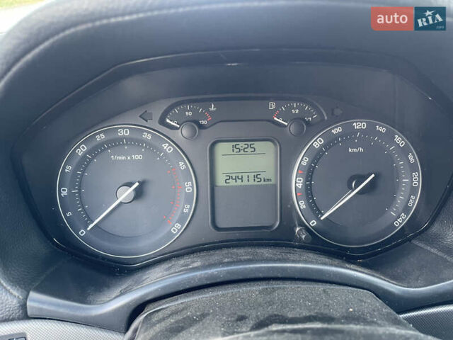 Шкода Октавія 2006 у Березанке на Automoto.ua Сірий Шкода Октавія, об'ємом двигуна 2 л та пробігом 244 тис. км за 4000 $, фото 4 на Automoto.ua